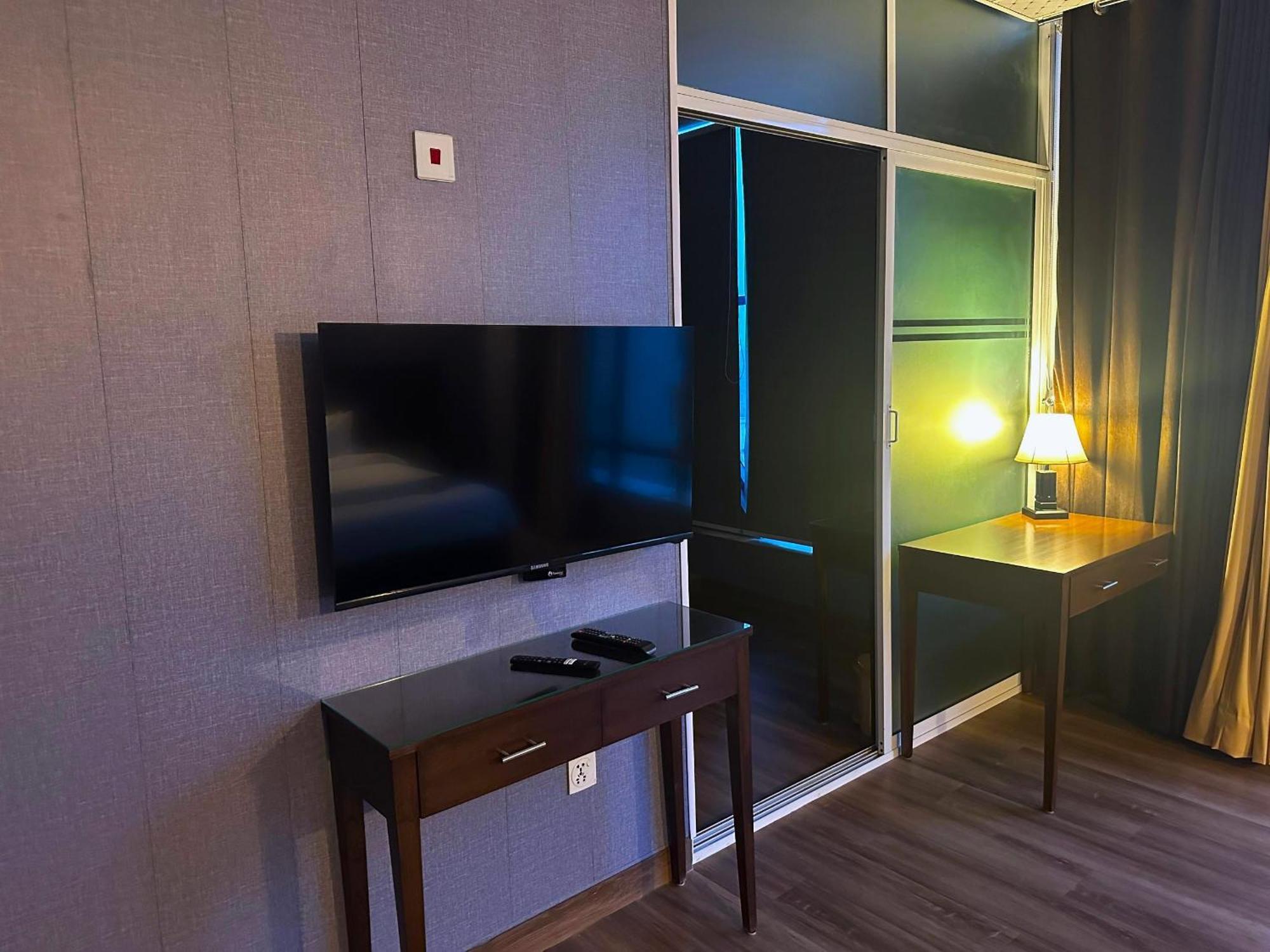 Luxury Apartment In Dha Phase 8, Near Allama Iqbal International Airport 라호르 외부 사진
