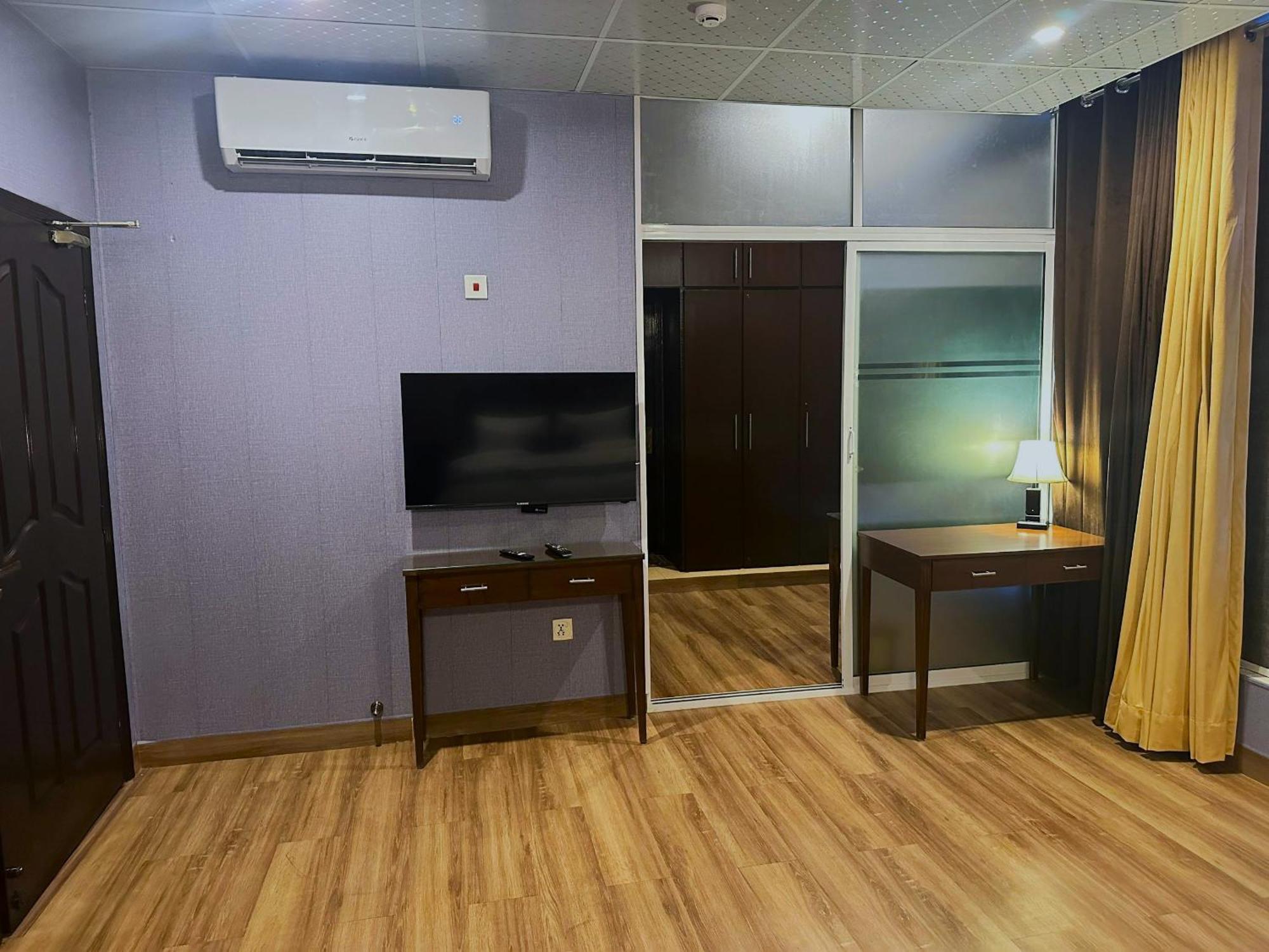 Luxury Apartment In Dha Phase 8, Near Allama Iqbal International Airport 라호르 외부 사진