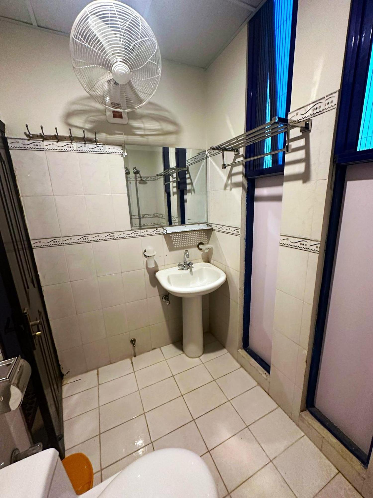 Luxury Apartment In Dha Phase 8, Near Allama Iqbal International Airport 라호르 외부 사진