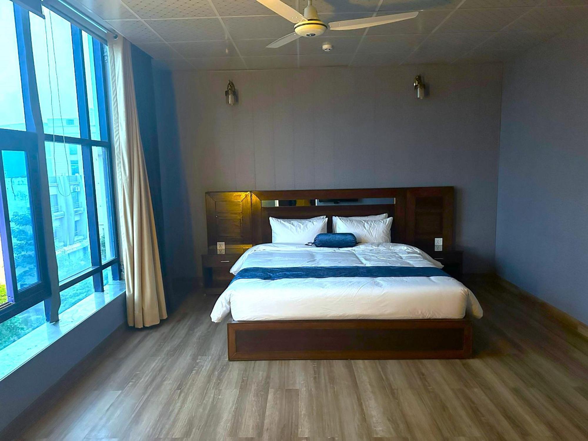 Luxury Apartment In Dha Phase 8, Near Allama Iqbal International Airport 라호르 외부 사진