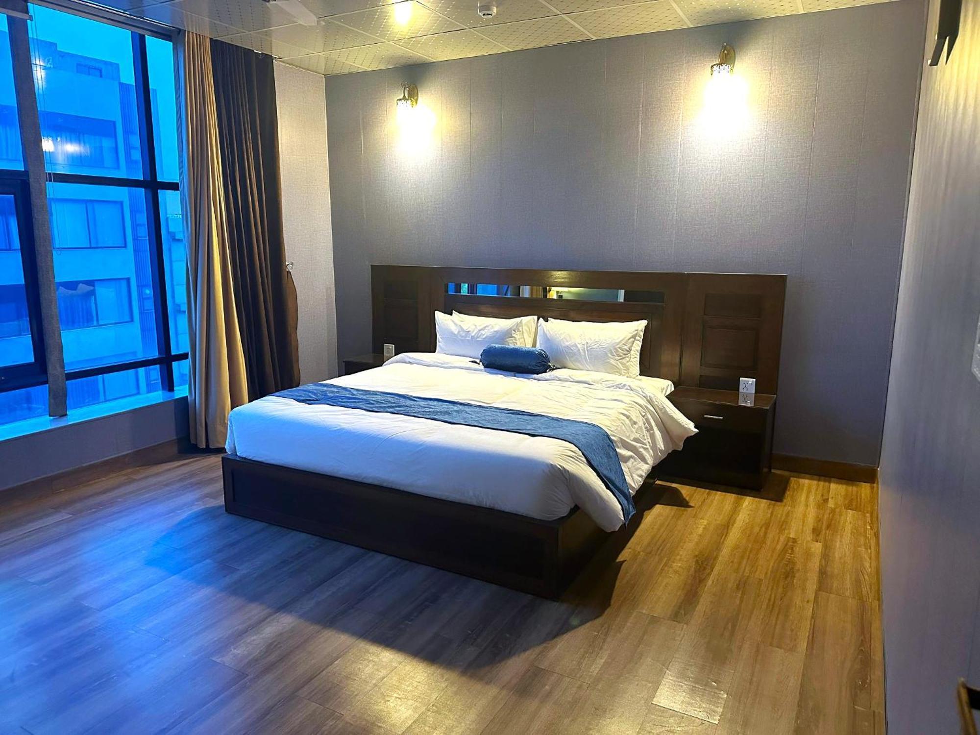 Luxury Apartment In Dha Phase 8, Near Allama Iqbal International Airport 라호르 외부 사진