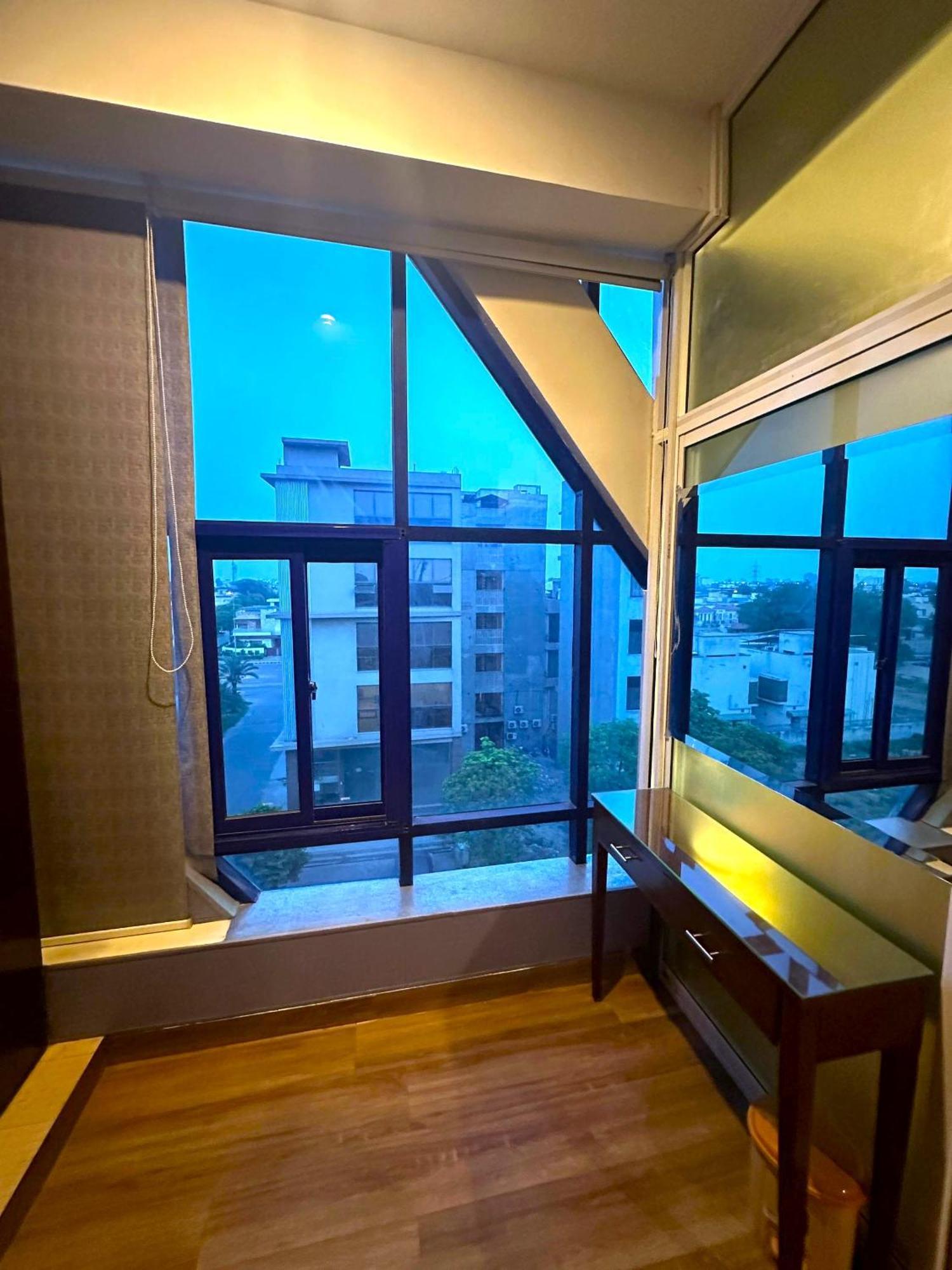 Luxury Apartment In Dha Phase 8, Near Allama Iqbal International Airport 라호르 외부 사진