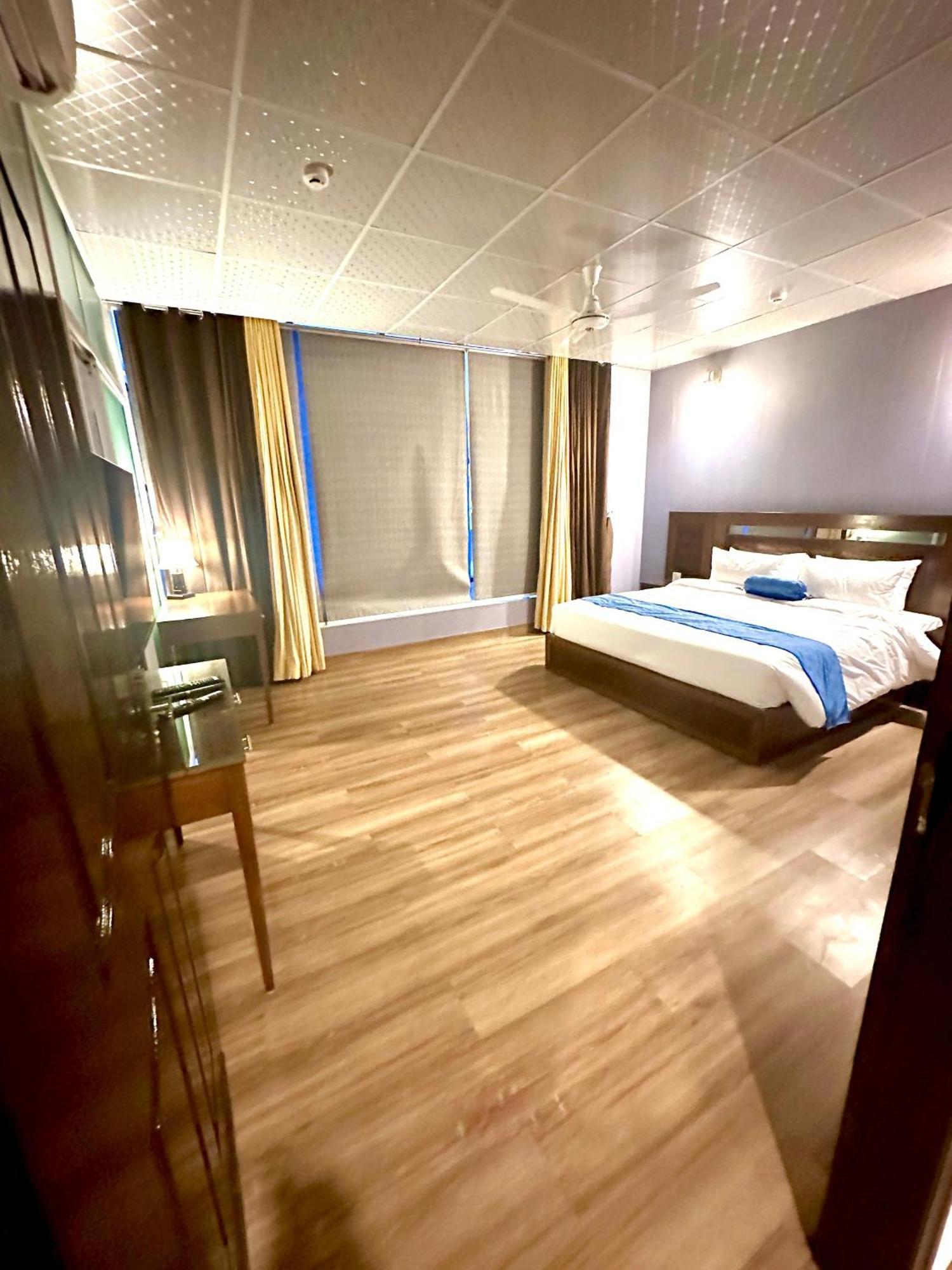 Luxury Apartment In Dha Phase 8, Near Allama Iqbal International Airport 라호르 외부 사진