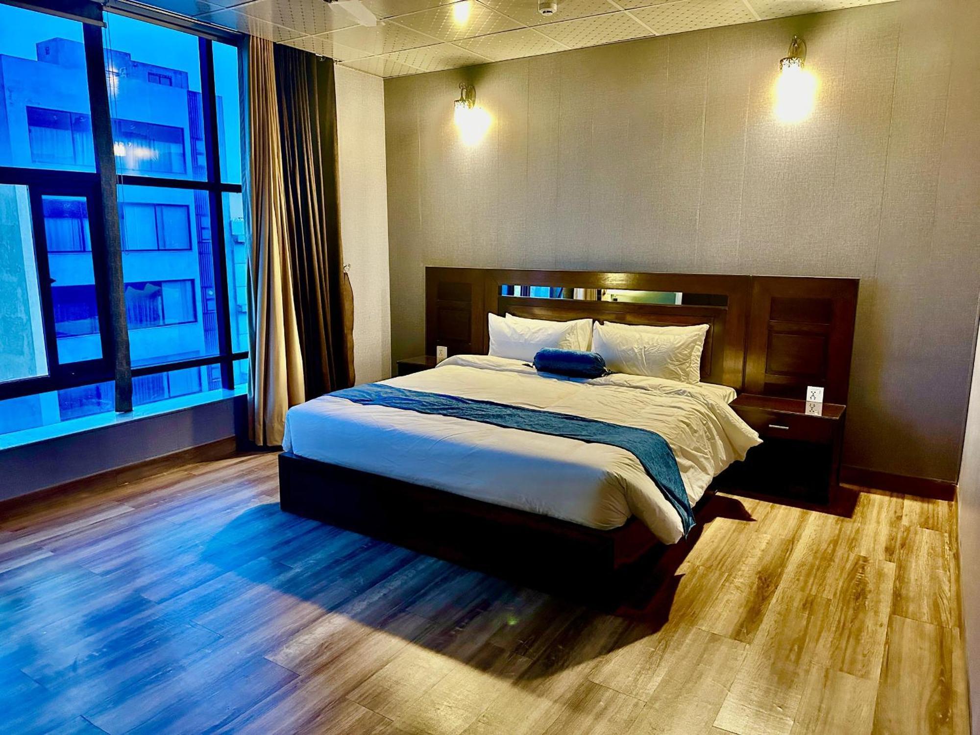 Luxury Apartment In Dha Phase 8, Near Allama Iqbal International Airport 라호르 외부 사진